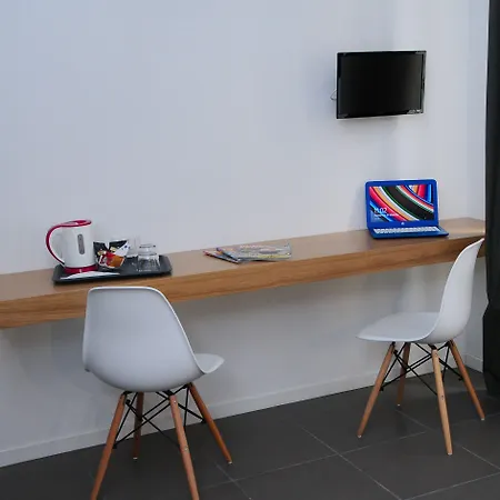 Maison Du La Metro Bed & Breakfast 3*