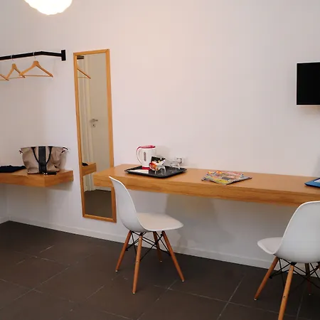 Maison Du La Metro Bed & Breakfast