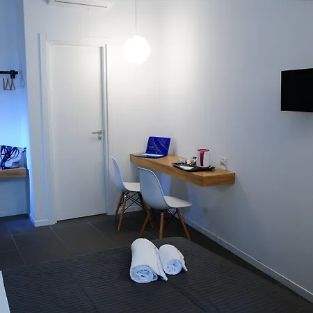 Maison Du La Metro Bed & Breakfast