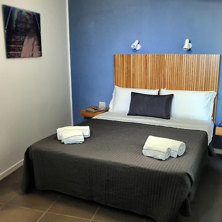 Maison Du La Metro Bed & Breakfast 3*