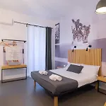Maison Du La Metro Bed & Breakfast