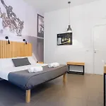 Maison Du La Metro Bed & Breakfast 3*