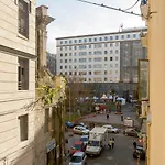 Maison Du La Metro Bed & Breakfast 3*