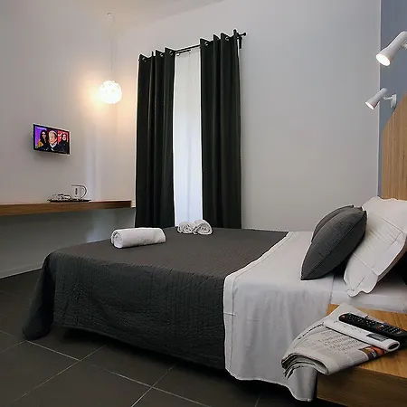 Alojamento de Acomodação e Pequeno-almoço Maison Du La Metro 3*