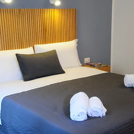 Alojamento de Acomodação e Pequeno-almoço Maison Du La Metro 3*