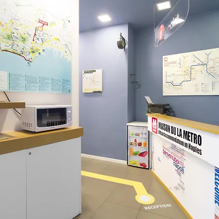 Alojamento de Acomodação e Pequeno-almoço Maison Du La Metro Nápoles