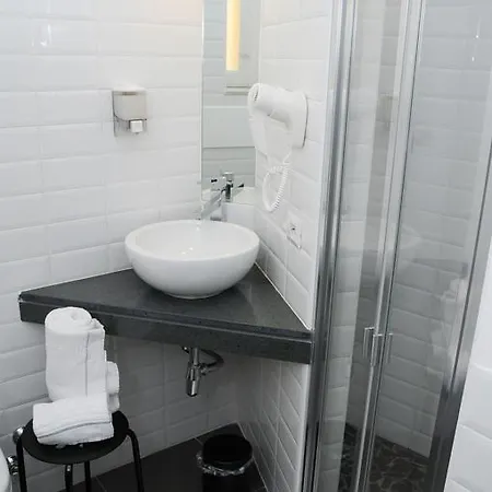 Maison Du La Metro Alojamento de Acomodação e Pequeno-almoço 3*