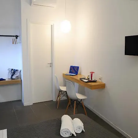 Alojamento de Acomodação e Pequeno-almoço Maison Du La Metro Nápoles